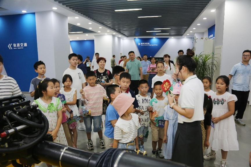 尊龙凯时控股集团第三届家属开放日活动圆满举行